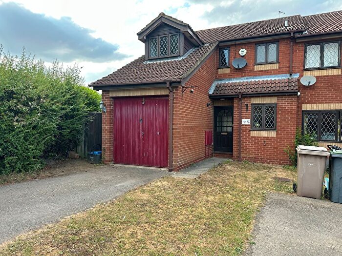 3 Bedroom Semi-Detached House To Rent In Dexter Close, Luton, LU3