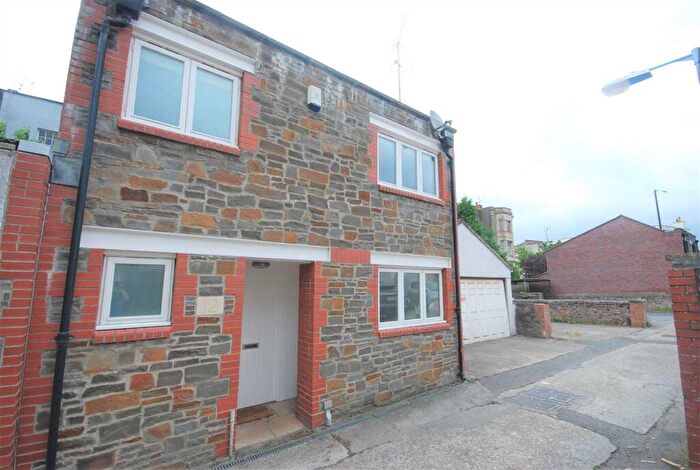 3 Bedroom Terraced House To Rent In Brighton Mews, BS8