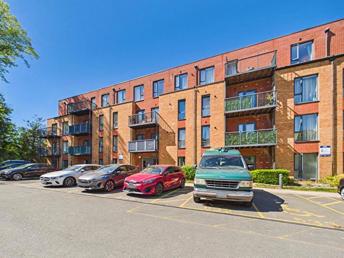 2 Bedroom Flat For Sale In Iron Railway Close, Coulsdon, CR5