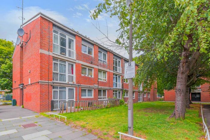 1 Bedroom Flat To Rent In Hevelius Close, Greenwich, London SE10