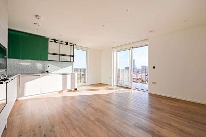 2 Bedroom Flat For Sale In Heron Wharf, Poplar, London, E14