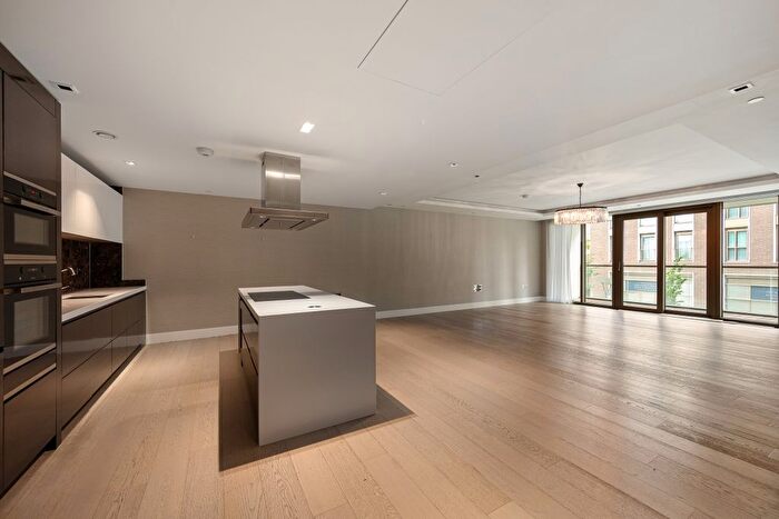 3 Bedroom Flat For Sale In Warwick Lane, London, W14
