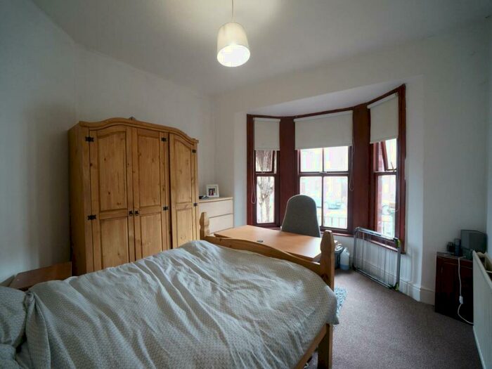 4 Bedroom House To Rent In Bangor, Gwynedd, LL57