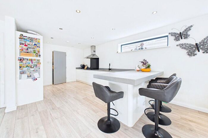 5 Bedroom Detached House For Sale In Anvil Crescent, Broadstone, Dorset, BH18 - Photo 9