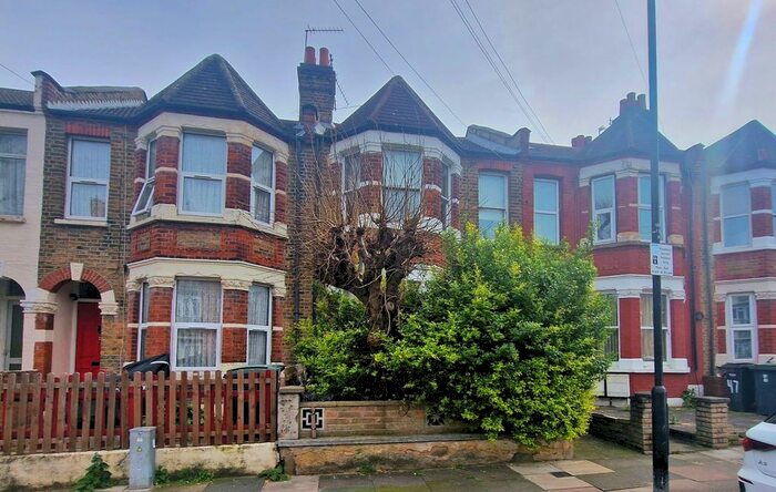 2 Bedroom Flat To Rent In Warwick Gardens, London, N4