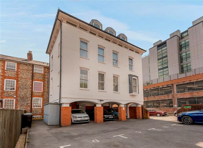 2 Bedroom Flat To Rent In Parmenter House, Tower Street, Winchester, Hampshire, SO23