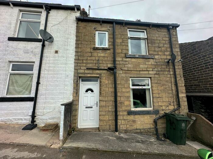 2 Bedroom End Of Terrace House To Rent In Ingrow Lane, Keighley, BD22