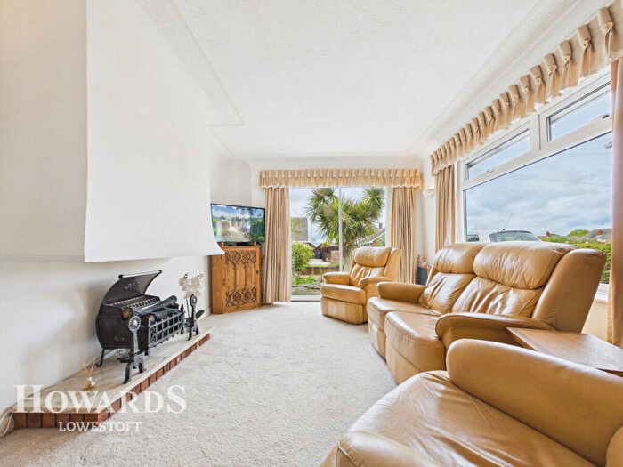 3 Bedroom Detached Bungalow For Sale In Elizabeth Close, Lowestoft, NR32