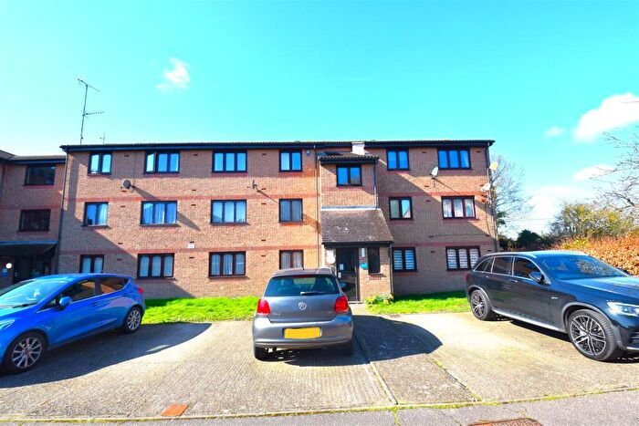 1 Bedroom Apartment For Sale In Steeple Close, Rochford, SS4