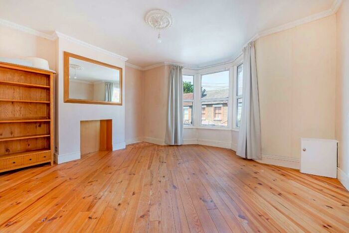 2 Bedroom Flat To Rent In Napier Road, London, N17