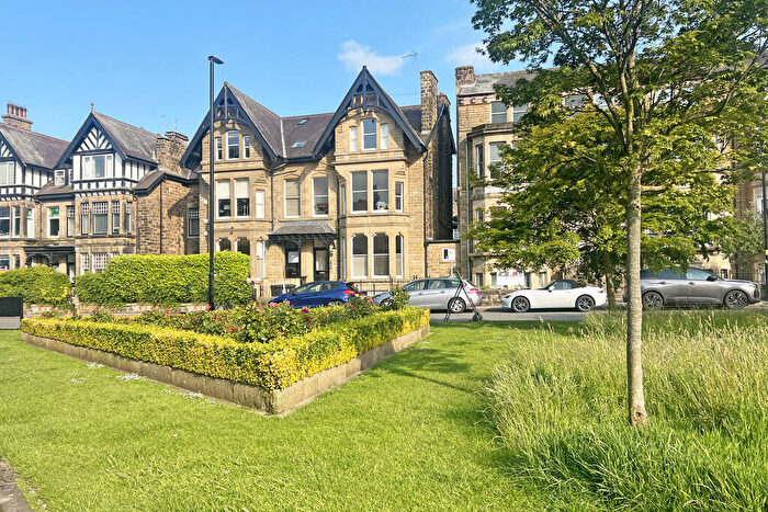 2 Bedroom Apartment For Sale In East Parade, Harrogate, HG1