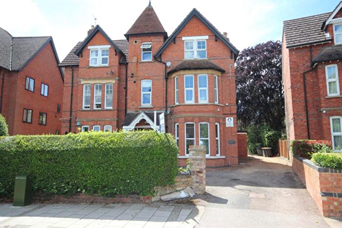 2 Bedroom Apartment For Sale In Linden Road, Bedford, MK40