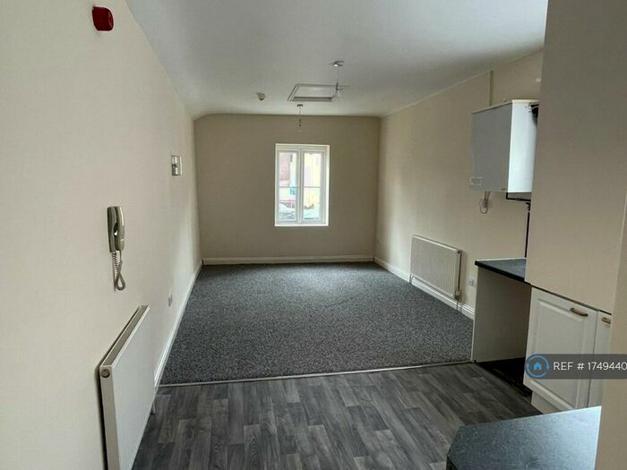 Studio To Rent In Commercial Road, Newport, NP20