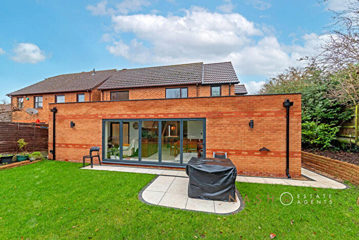 4 Bedroom Detached House For Sale In Rayleigh Close, Shenley Church End, MK5