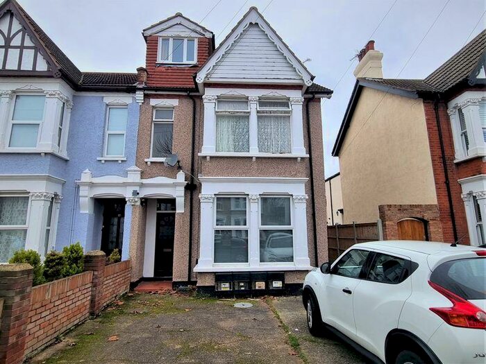 1 Bedroom Flat To Rent In Argyll Road, Westcliff-On-Sea, SS0