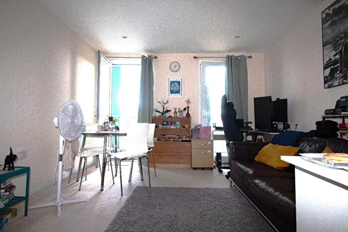 2 Bedroom Flat For Sale In Warren Close, Cambridge, CB2