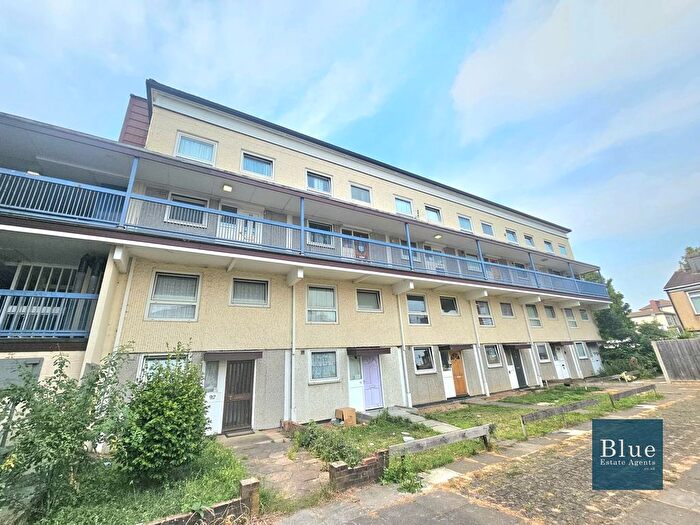 2 Bedroom Flat For Sale In Redwood Estate, Hounslow, TW5