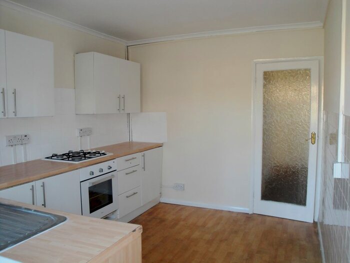 2 Bedroom Flat To Rent In Kinfauns Road, Goodmayes, IG3