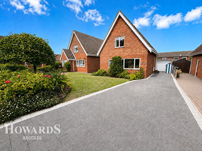 2 Bedroom Detached House For Sale In Stobart Close, Beccles, NR34