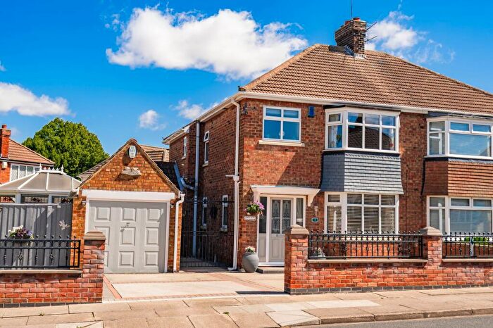 3 Bedroom Semi-Detached House For Sale In St. Andrews Drive, Grimsby, DN32
