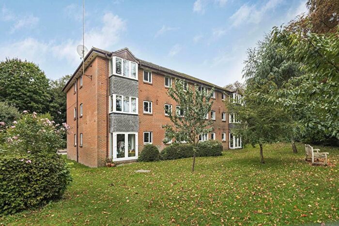 2 Bedroom Flat For Sale In Tilebarn Close, Henley-On-Thames, RG9