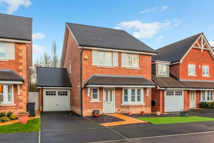 3 Bedroom Detached House To Rent In Rose Meadow West End, GU24