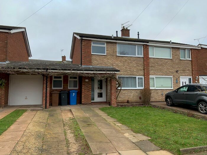 3 Bedroom Semi-Detached House To Rent In Kempton Close, Ipswich, IP1