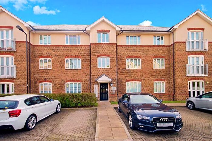 2 Bedroom Flat To Rent In Periwood Crescent, Perivale, UB6