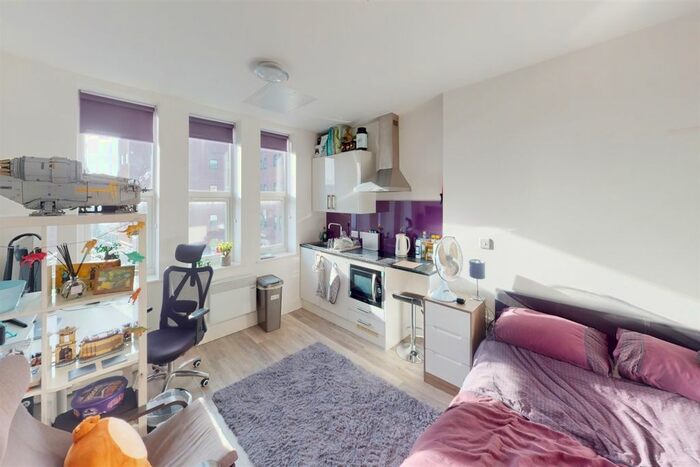 1 Bedroom Flat To Rent In Flat, Express Building, NG1