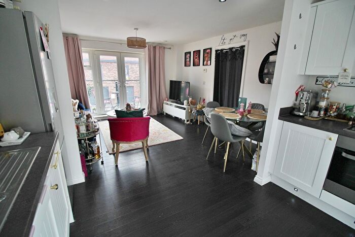 2 Bedroom Detached House For Sale In Saddleback Road, Waterlooville, PO7
