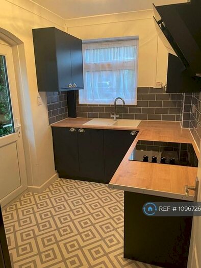 1 Bedroom Flat To Rent In Stuart Crescent, Winchester, SO22