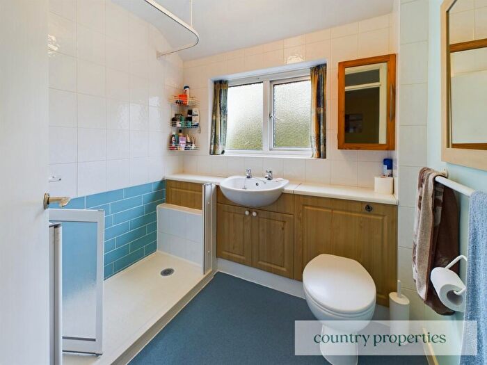 3 Bedroom End Of Terrace House For Sale In Knightsfield, Welwyn Garden City, AL8