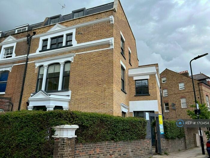 Studio To Rent In Princess Crescent, London, N4