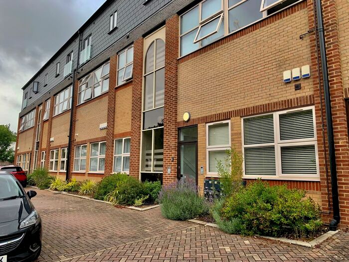 1 Bedroom Flat To Rent In Woodland Court, Soothouse Spring, St.Albans, AL3