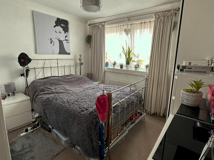 1 Bedroom Flat To Rent In Tunworth Crescent, Roehampton, SW15