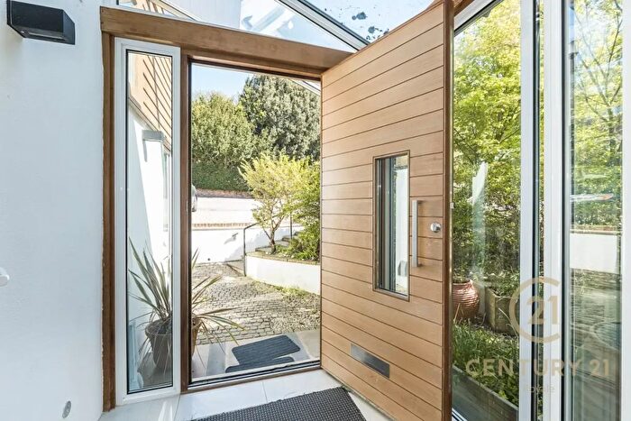 4 Bedroom Detached House To Rent In Gatehouse Close, Coombe, Kingston Upon Thames, KT2