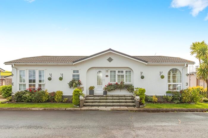 2 Bedroom Mobile/park Home For Sale In Totnes Road, Paignton, TQ4