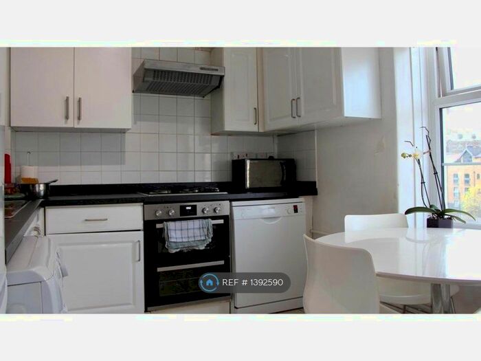 3 Bedroom Flat To Rent In Dombey House, London, SE1