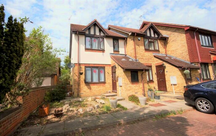 3 Bedroom End Of Terrace House To Rent In Clovelly Close, Pinner, HA5