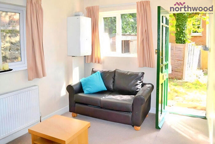 1 Bedroom Flat To Rent In Milton Road, SO15