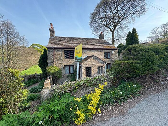 2 Bedroom Detached House For Sale In The Wash, Chapel-En-Le-Frith, High Peak, SK23