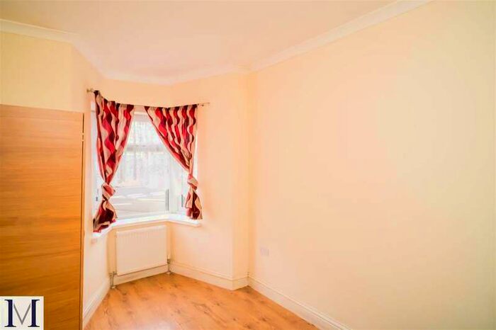 2 Bedroom Flat To Rent In Vincent Road, Hounslow, TW4