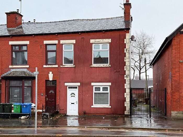 3 Bedroom End Of Terrace House For Sale In Manchester Road, Rochdale, OL11