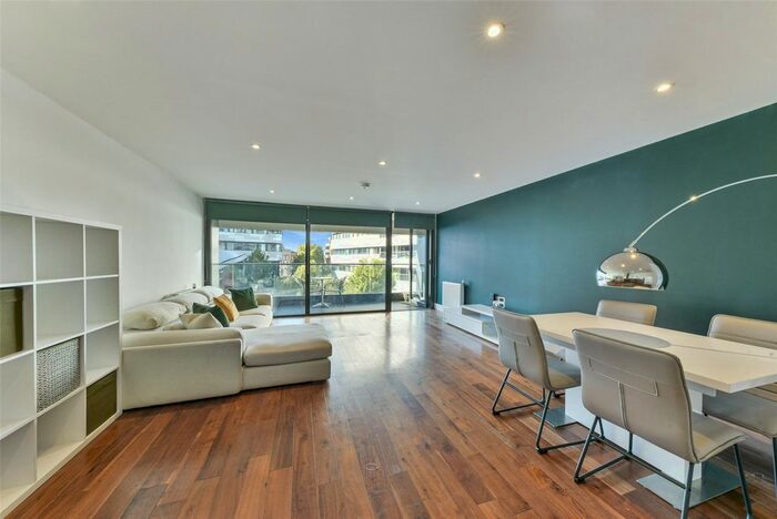 3 Bedroom Flat To Rent In Lambarde Square, London, SE10