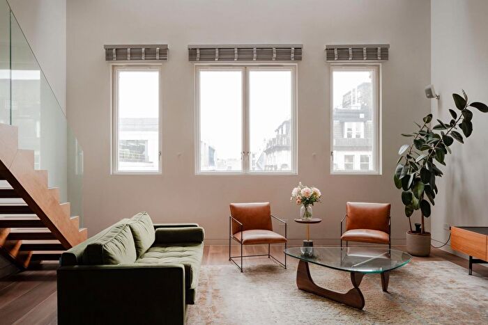 2 Bedroom Flat For Sale In Market Place, London, W1W