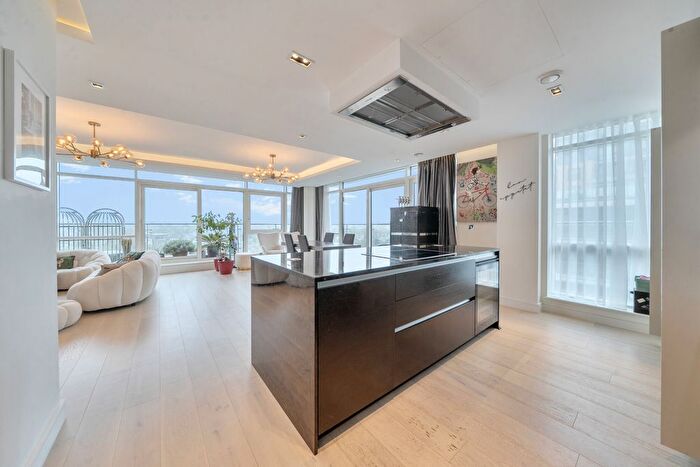 3 Bedroom Flat For Sale In Longfield Avenue, London, W5