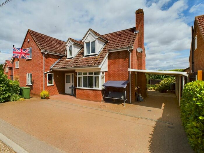 3 Bedroom Chalet For Sale In Mill Lane, Downham Market, PE38