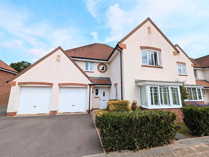 4 Bedroom Detached House To Rent In Rainbow Field, Faygate, RH12