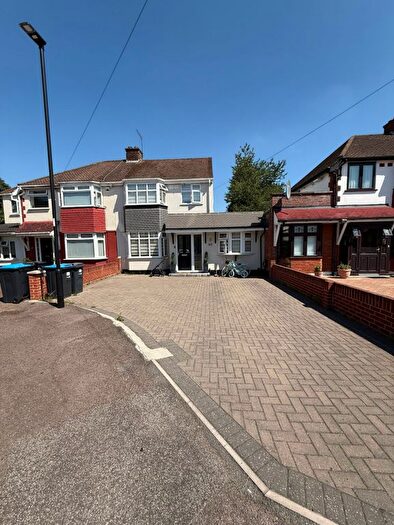 5 Bedroom Detached House To Rent In Enfield, EN1