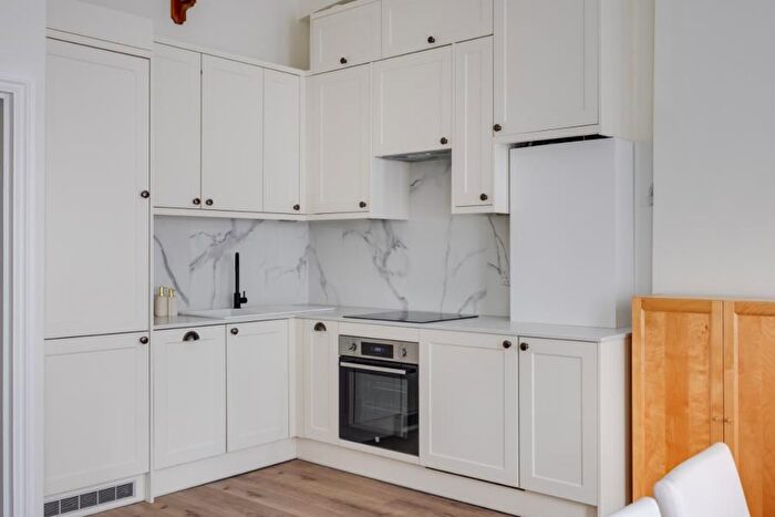 1 Bedroom Flat To Rent In Queens Avenue, N10